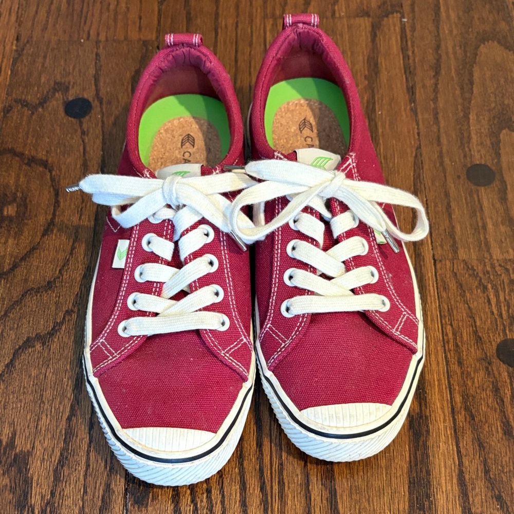 Cariuma women Burgundy Canvas Sneakers